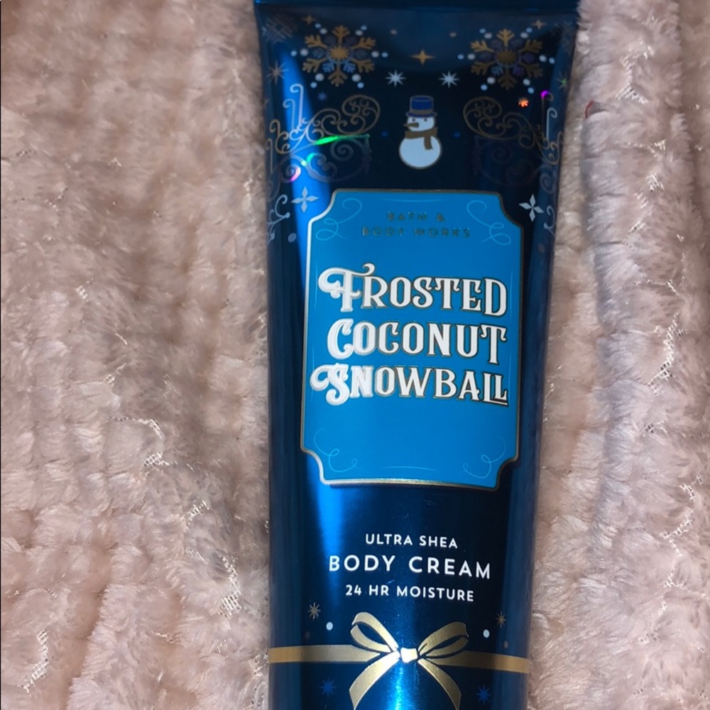 Frosted coconut snowball
